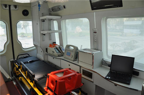 新晃救护车内部